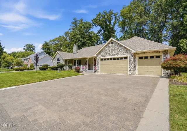 Photo 2 of Single family home for sale at 1406 Forest Park, Findlay, OH 45840 | MLS# 10011391 | Listing updated on 2026-08-10