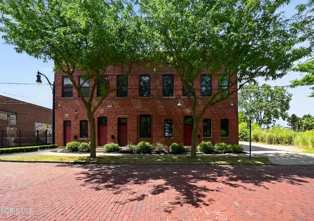 2nd image of 16 Broadway St #1, Toledo, OH 43604 | MLS# 10011372