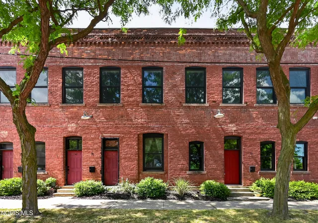 3rd image of 16 Broadway St, Toledo, OH 43604