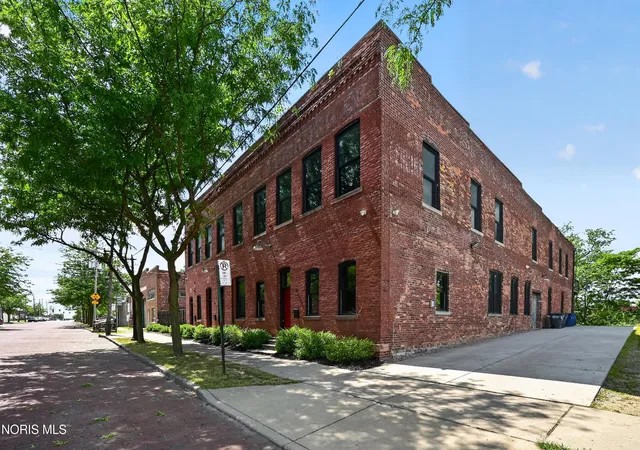 4th image of 16 Broadway St, Toledo, OH 43604