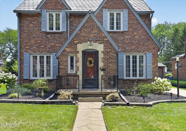 1st image of 2342 Meadowwood Dr, Toledo, OH 43606 | MLS# 10011531