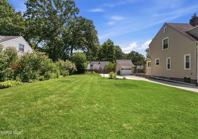 Photo 4 of Single family home for sale at 4221 Rugby Dr, Toledo, OH 43614 | MLS# 10011385 | Listing updated on 2026-09-08