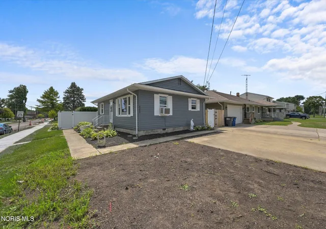 Photo 3 of Single family home for sale at 4353 Onondaga Ave, Toledo, OH 43611 | MLS# 10011386 | Listing updated on 2026-09-29