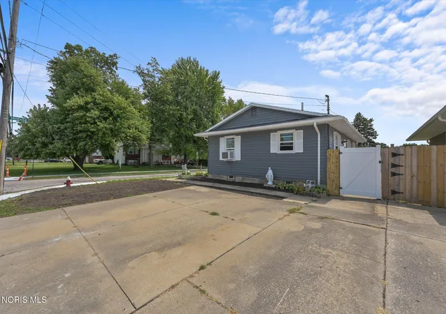 Photo 4 of Single family home for sale at 4353 Onondaga Ave, Toledo, OH 43611 | MLS# 10011386 | Listing updated on 2026-09-29