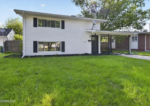 Photo 3 of Single family home for sale at 1206 Richland St, Maumee, OH 43537 | MLS# 10011389 | Listing updated on 2026-08-23