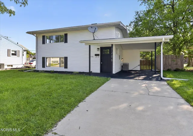 Photo 3 of Single family home for sale at 1206 Richland St, Maumee, OH 43537 | MLS# 10011389 | Listing updated on 2026-08-23