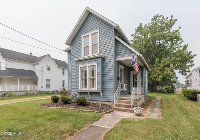 Photo 2 of Single family home for sale at 118 Hickory St, Bellevue, OH 44811 | MLS# 10011397 | Listing updated on 2026-08-26