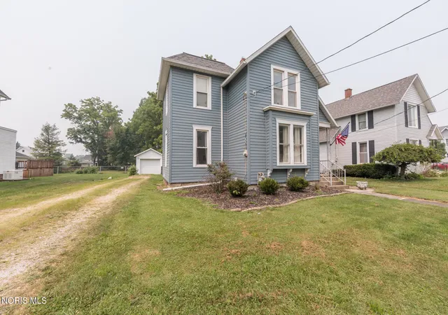 Photo 3 of Single family home for sale at 118 Hickory St, Bellevue, OH 44811 | MLS# 10011397 | Listing updated on 2026-08-26