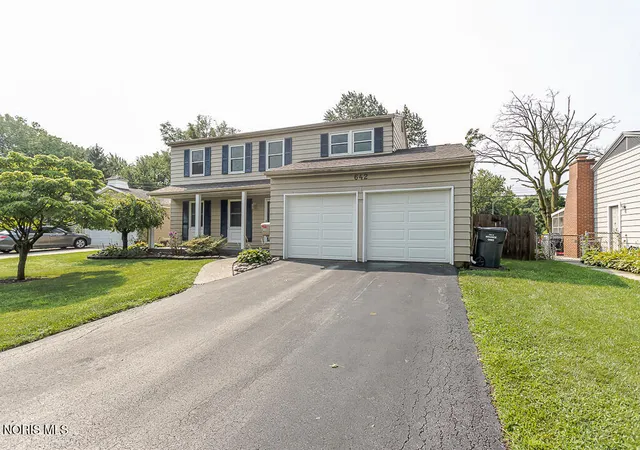 Photo 2 of Sale Pending at 642 Stacey Ln, Maumee, OH 43537 | MLS# 10011415 | Listing updated on 2026-09-22