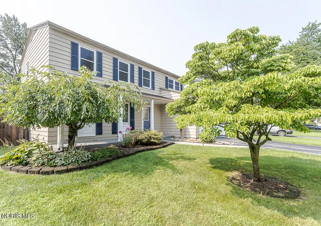 Photo 3 of Sale Pending at 642 Stacey Ln, Maumee, OH 43537 | MLS# 10011415 | Listing updated on 2026-09-22