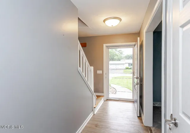 Photo 3 of Sale Pending at 642 Stacey Ln, Maumee, OH 43537 | MLS# 10011415 | Listing updated on 2026-09-22