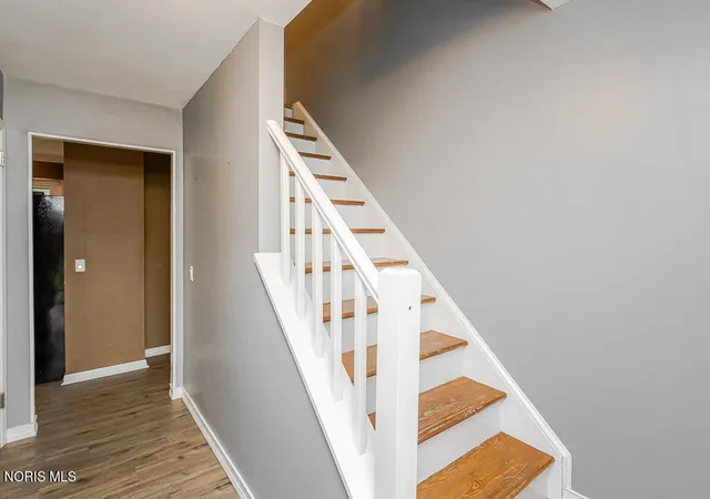 Photo 4 of Sale Pending at 642 Stacey Ln, Maumee, OH 43537 | MLS# 10011415 | Listing updated on 2026-09-22