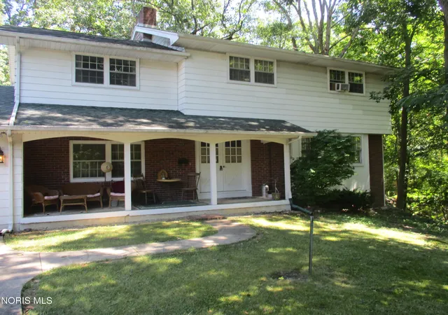 Photo 1 of Single family home for sale at 800 E Broadway Ave, Defiance, OH 43512 | MLS# 10011411 | Listing updated on 2026-08-12