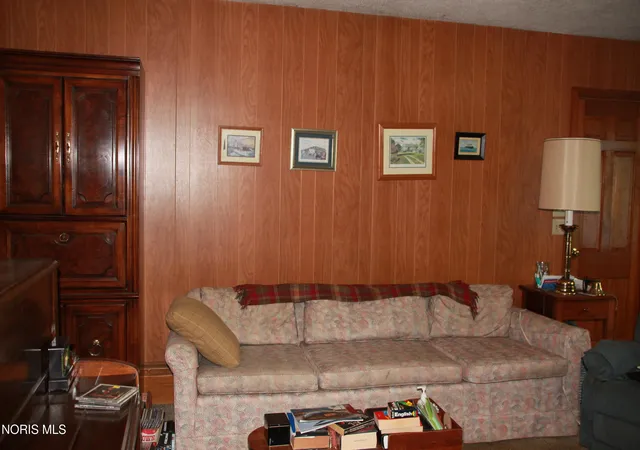 Photo 3 of Single family home for sale at 800 E Broadway Ave, Defiance, OH 43512 | MLS# 10011411 | Listing updated on 2026-08-12