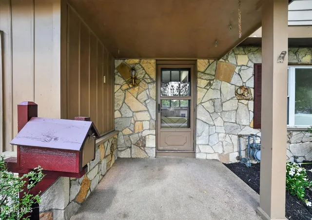 Single family home for sale at 1861 Lynbrook Dr, Toledo, OH 43614 | MLS# 10011462 | Listing updated on 2026-08-11