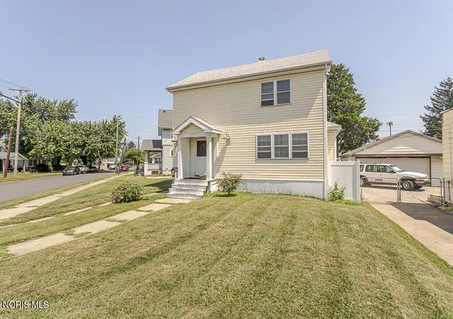 Photo 2 of Single family home for sale at 577 Dover Pl, Toledo, OH 43605 | MLS# 10011703 | Listing updated on 2026-08-17