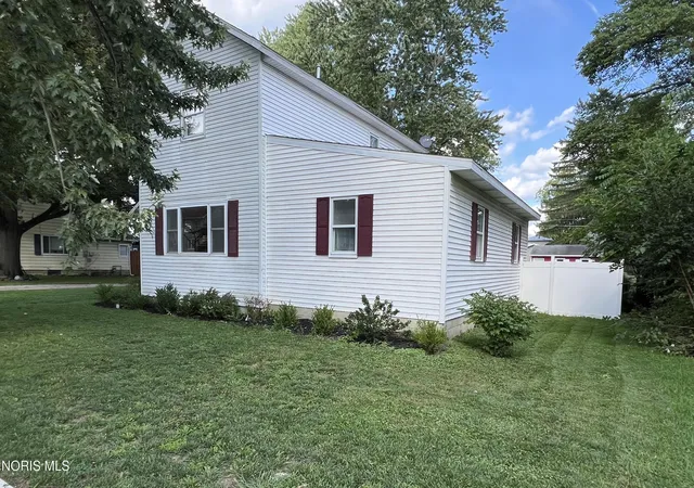 Photo 3 of Single family home for sale at 217 S 2nd Street, North Baltimore, OH 45872 | MLS# 10011820 | Listing updated on 2026-09-28