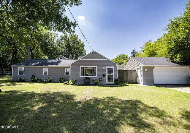 Photo 2 of Sale Pending at 2337 Newport Ave, Toledo, OH 43613 | MLS# 10011551 | Listing updated on 2026-09-11