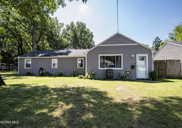 Photo 3 of Sale Pending at 2337 Newport Ave, Toledo, OH 43613 | MLS# 10011551 | Listing updated on 2026-09-11