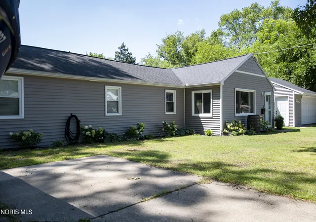 Photo 4 of Sale Pending at 2337 Newport Ave, Toledo, OH 43613 | MLS# 10011551 | Listing updated on 2026-09-11