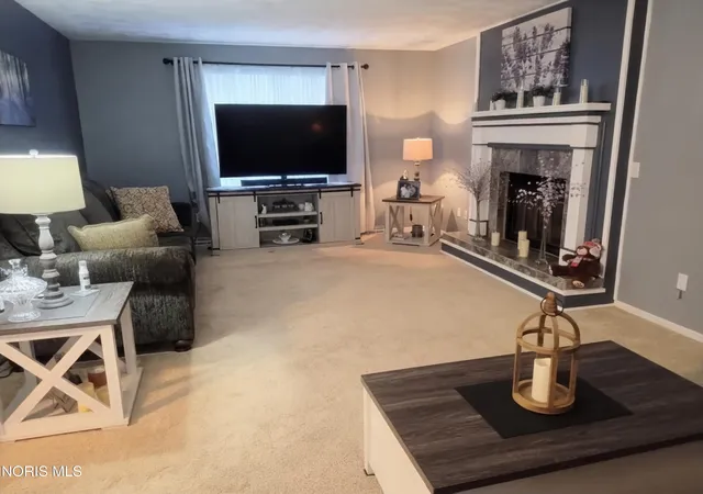 Single family home for sale at 6167 White Oak Dr, Toledo, OH 43615 | MLS# 10011414 | Listing updated on 2026-08-28