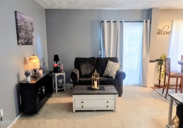 Single family home for sale at 6167 White Oak Dr, Toledo, OH 43615 | MLS# 10011414 | Listing updated on 2026-08-28