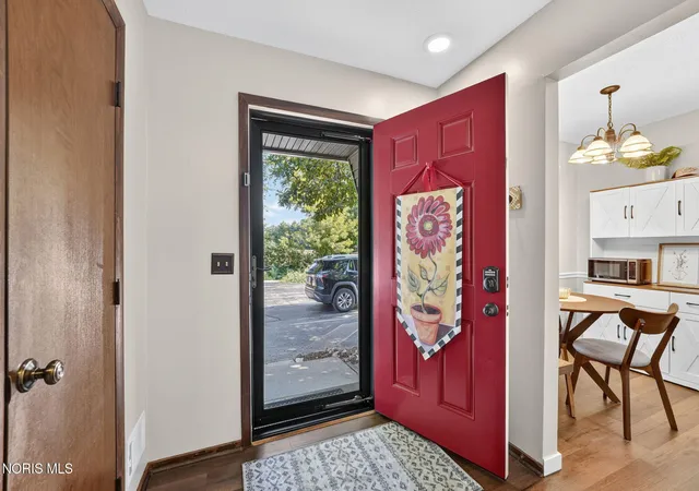Listing Photo 4 - Condo for sale in building located at 6544 Kingsbridge Dr, Sylvania, OH 43560 - Unit # 4