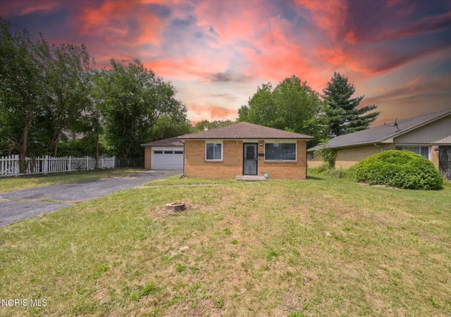 Photo 2 of Sale Pending at 29 Torrington Dr, Toledo, OH 43615 | MLS# 10011429 | Listing updated on 2026-09-16