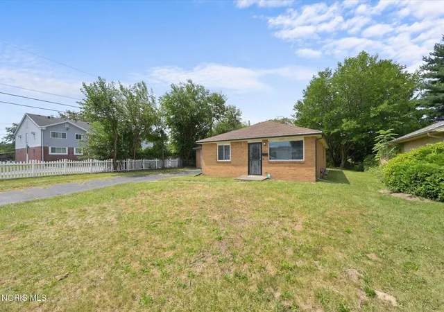 Photo 4 of Sale Pending at 29 Torrington Dr, Toledo, OH 43615 | MLS# 10011429 | Listing updated on 2026-09-16
