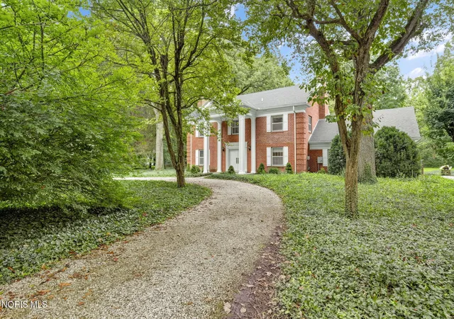 Photo 3 of Single family home for sale at 11873 Sugar Ridge Rd, Bowling Green, OH 43402 | MLS# 10012359 | Listing updated on 2026-09-21