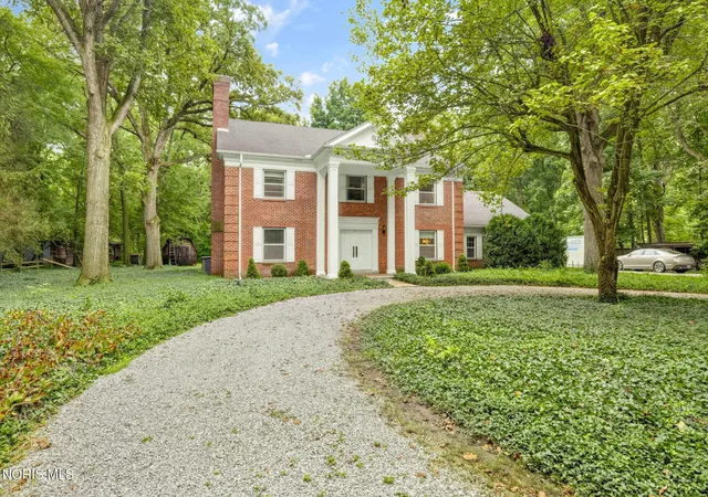 Photo 4 of Single family home for sale at 11873 Sugar Ridge Rd, Bowling Green, OH 43402 | MLS# 10012359 | Listing updated on 2026-09-21