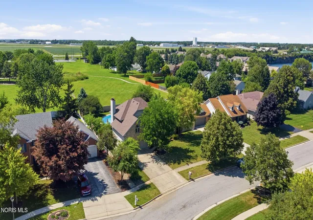 Photo 3 of Single family home for sale at 2118 S Lake Ct, Findlay, OH 45840 | MLS# 10011438 | Listing updated on 2026-09-21