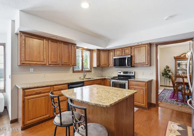 Photo 4 of Single family home for sale at 2118 S Lake Ct, Findlay, OH 45840 | MLS# 10011438 | Listing updated on 2026-09-21