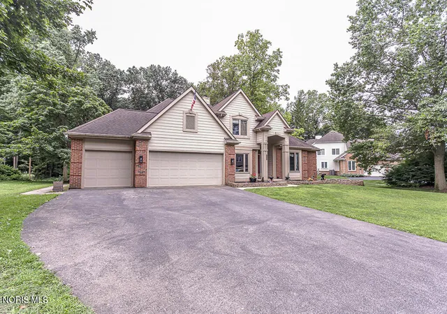 Photo 2 of Single family home for sale at 8563 Royal Birkdale Ln, Holland, OH 43528 | MLS# 10011445 | Listing updated on 2026-09-14