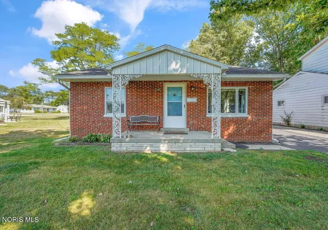 1st image of 5240 Silvertown Dr, Sylvania, OH 43560 | MLS# 10011512
