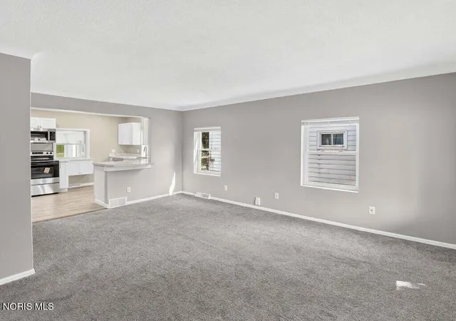 4th image of 5240 Silvertown Dr, Sylvania, OH 43560 | MLS# 10011512