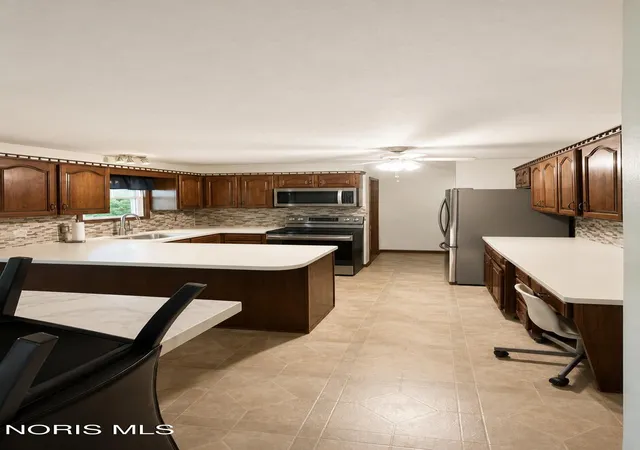2nd image of 6011 Willowvale Dr, Toledo, OH 43615 | MLS# 10011648