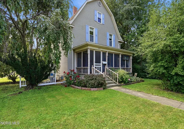 Photo 2 of Single family home for sale at 203 W Jackson St, Fostoria, OH 44830 | MLS# 10011464 | Listing updated on 2026-08-31