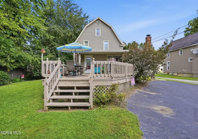 Photo 4 of Single family home for sale at 203 W Jackson St, Fostoria, OH 44830 | MLS# 10011464 | Listing updated on 2026-08-31