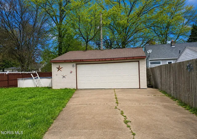 Photo 3 of Sale Pending at 1938 Welker Ave, Toledo, OH 43613 | MLS# 10011491 | Listing updated on 2026-09-12