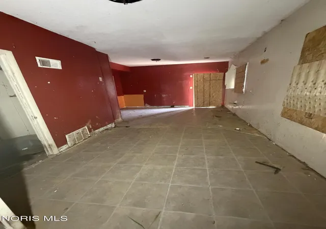Photo 3 of Single family home for sale at 439 Clark St, Toledo, OH 43605 | MLS# 10011547 | Listing updated on 2026-09-11