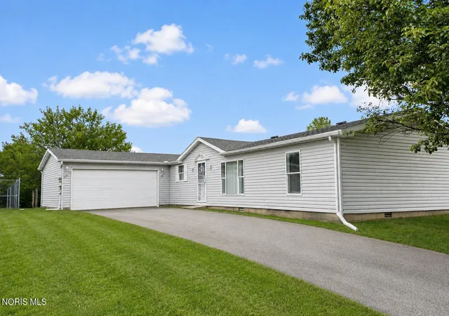 Photo 1 of Single family home for sale at 4600 Blue Rock Ct, Toledo, OH 43615 | MLS# 10011563 | Listing updated on 2026-09-11