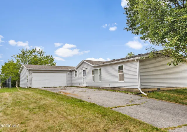 Photo 2 of Single family home for sale at 4600 Blue Rock Ct, Toledo, OH 43615 | MLS# 10011563 | Listing updated on 2026-09-11