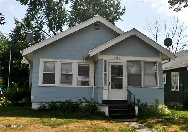 1st image of 1925 Fairfax Rd, Toledo, OH 43613 | MLS# 10011505
