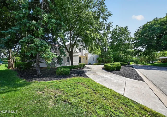 2nd image of 2708 Riverview Dr, Maumee, OH 43537 | MLS# 10011524