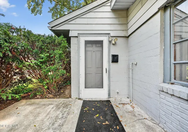 Photo 4 of Sale Pending at 2669 Greenway St, Toledo, OH 43607 | MLS# 10011552 | Listing updated on 2026-10-08