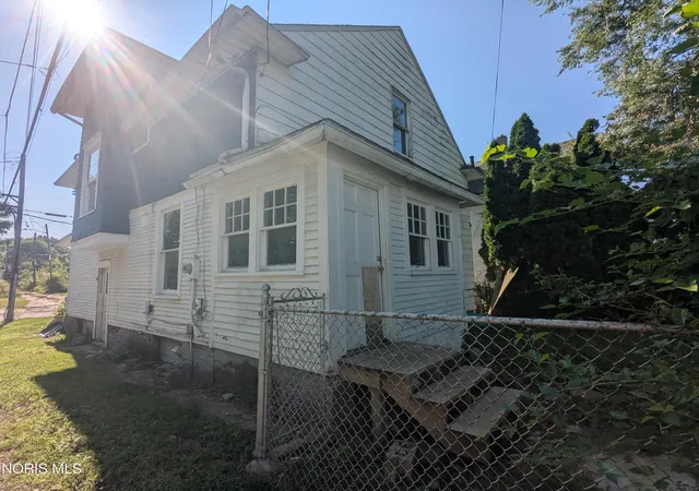 Photo 3 of Single family home for sale at 668 Bowman St, Toledo, OH 43609 | MLS# 10011585 | Listing updated on 2026-08-19