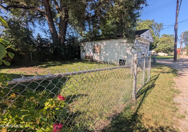 Photo 3 of Single family home for sale at 668 Bowman St, Toledo, OH 43609 | MLS# 10011585 | Listing updated on 2026-10-08