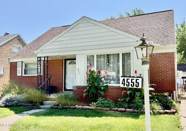 1st image of 4555 S May Ave, Toledo, OH 43614 | MLS# 10011536