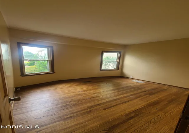Photo 3 of Single family home for sale at 4303 Walker Ave, Toledo, OH 43612 | MLS# 10011579 | Listing updated on 2026-08-26